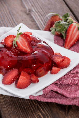 Gelatin on strawberries